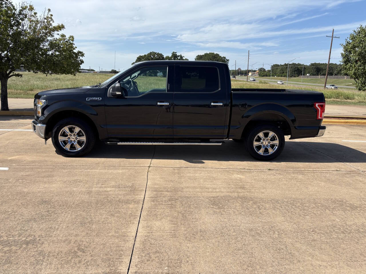 Used 2015 Ford F150 XLT w/ Equipment Group 302A Luxury RWD image 2