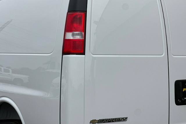 New 2026 Chevrolet Express 2500 w/ Driver Convenience Package RWD image 30