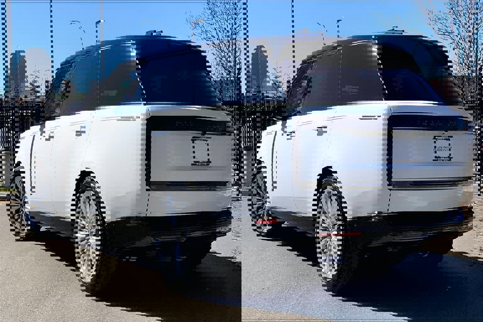 New 2026 Land Rover Range Rover SE image 12