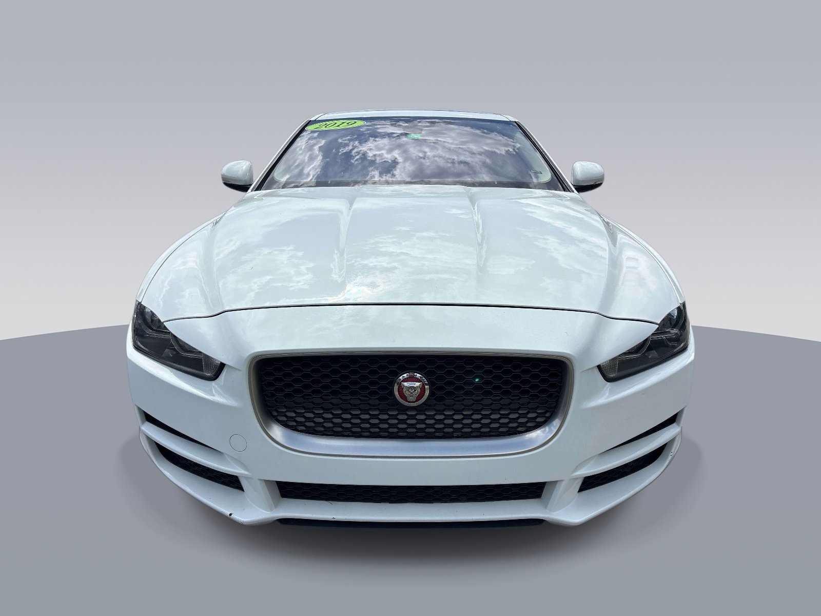 Used 2019 Jaguar XE RWD image 8