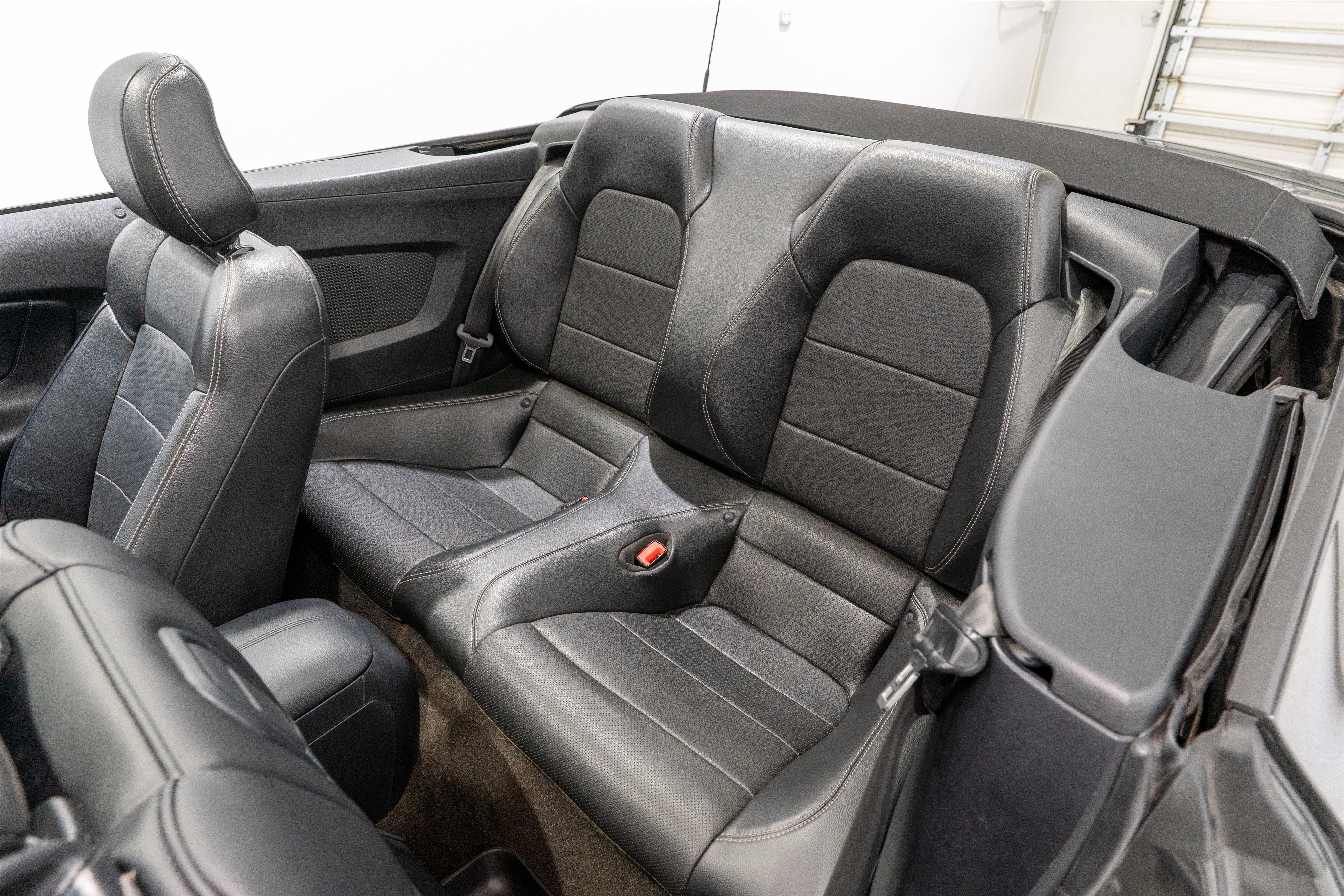 Used 2018 Ford Mustang Premium RWD image 32