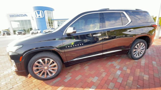 Used 2023 Chevrolet Traverse Premier FWD image 6