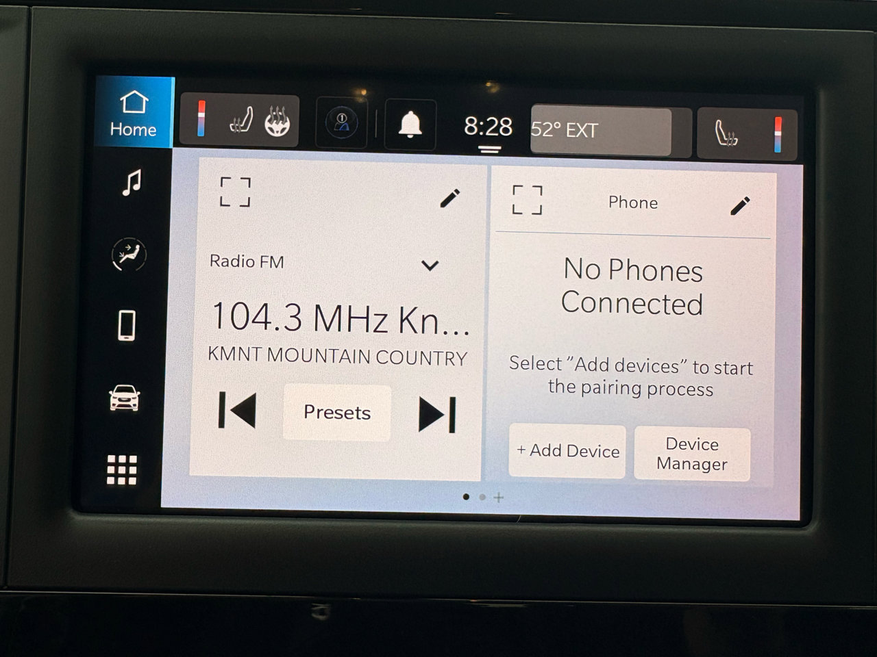 Used 2022 Chrysler Voyager LX image 16