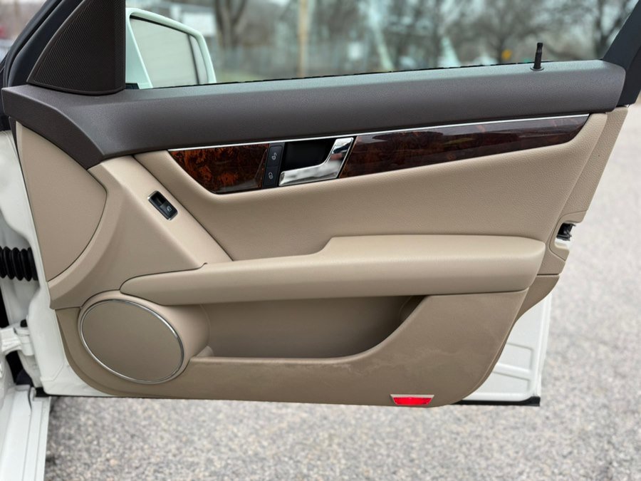 Used 2010 Mercedes-Benz C 300 4MATIC Sedan image 29