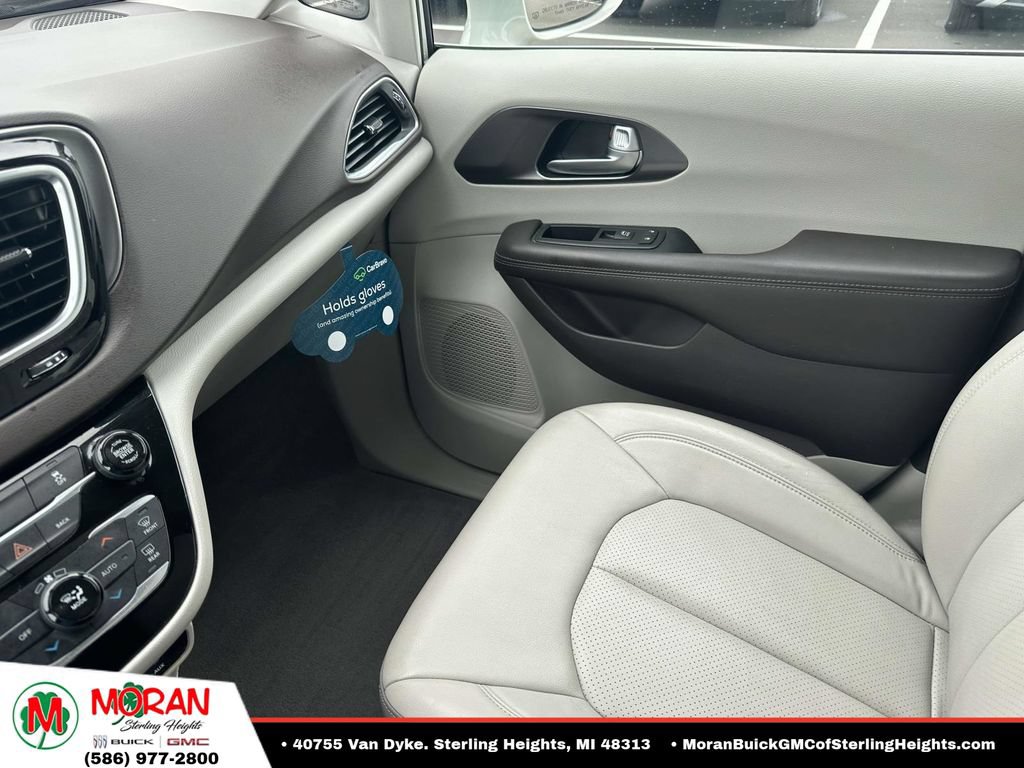 Used 2017 Chrysler Pacifica Touring-L Plus FWD image 30