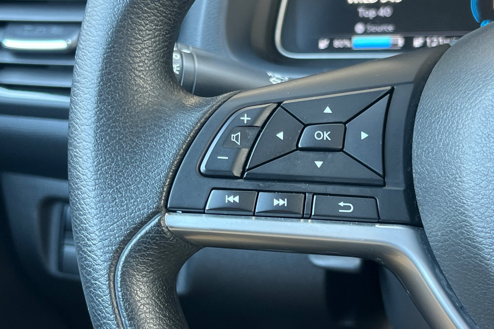 Certified 2025 Nissan Leaf S FWD image 27