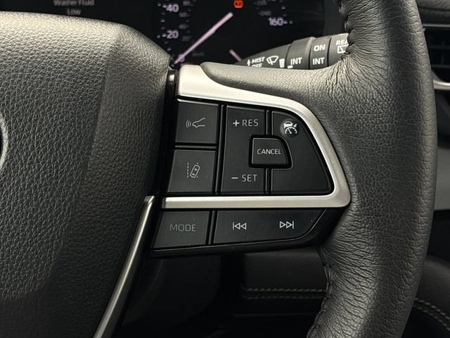 Used 2025 Toyota Sienna XLE FWD image 25