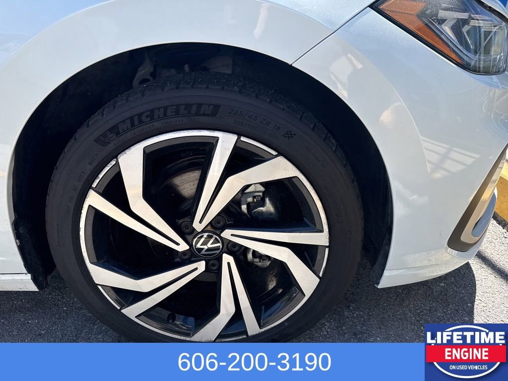 Used 2025 Volkswagen Jetta SEL image 6