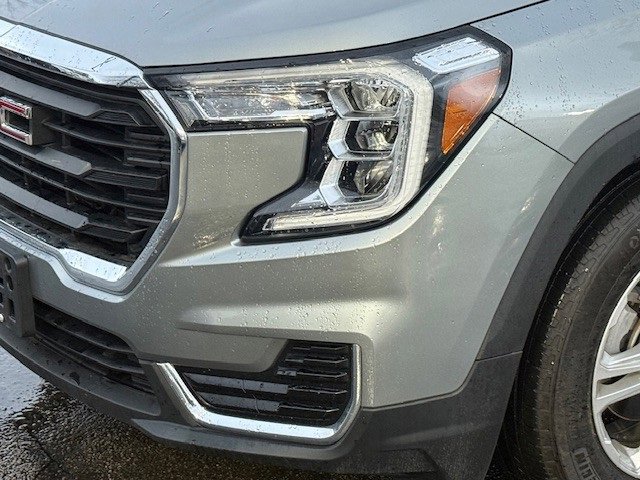 Certified 2023 GMC Terrain SLE w/ Driver Convenience Package image 11