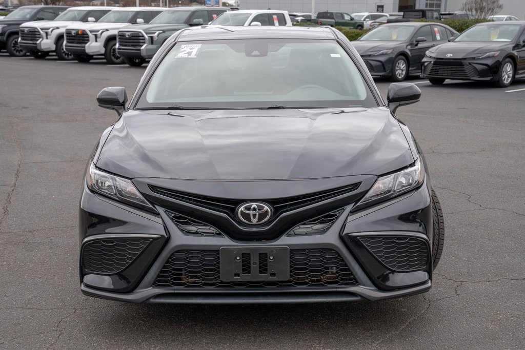 Used 2021 Toyota Camry SE image 2