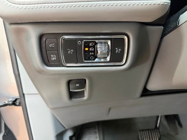 Used 2021 Lincoln Nautilus Reserve FWD image 21