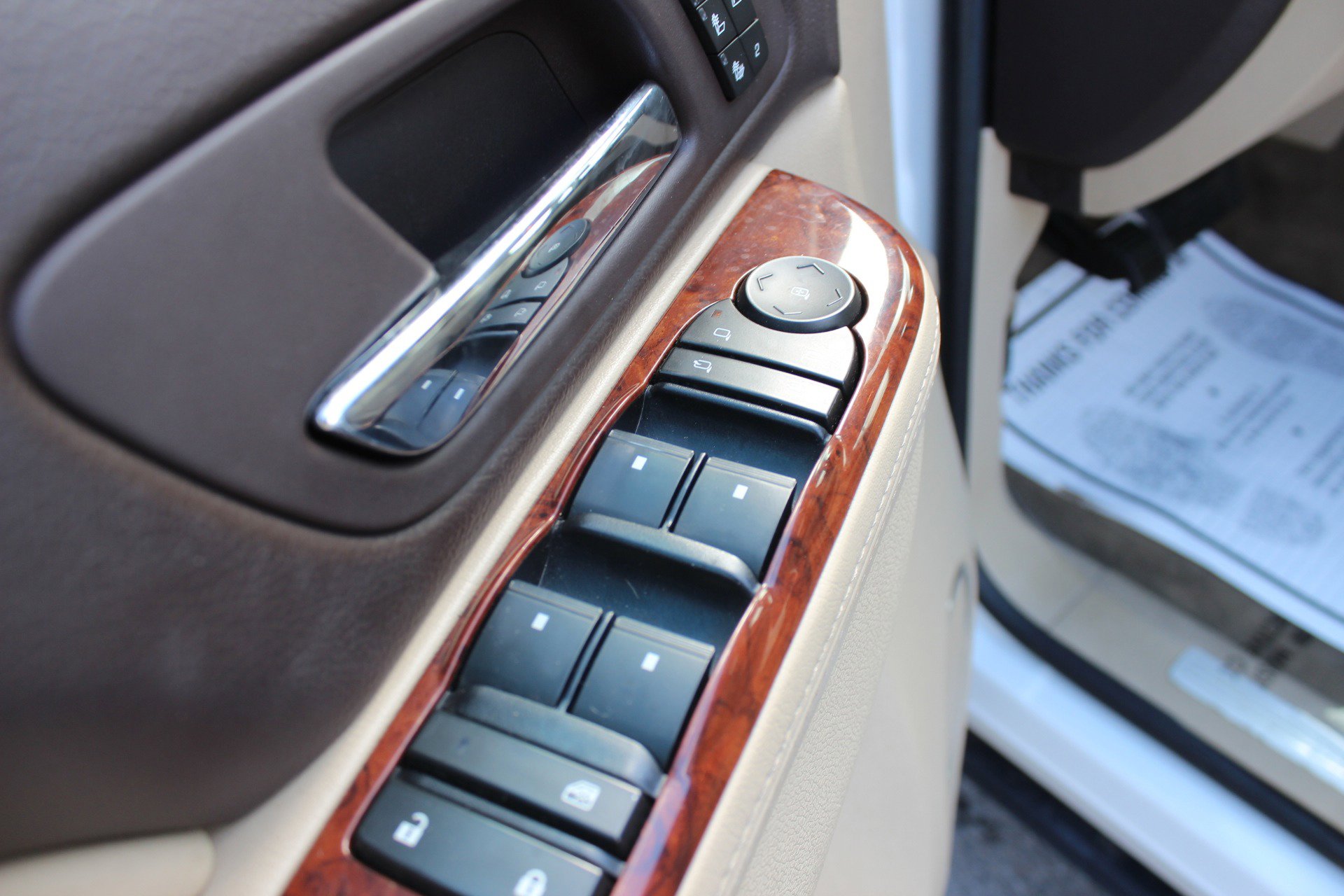 Used 2011 GMC Yukon Denali image 15