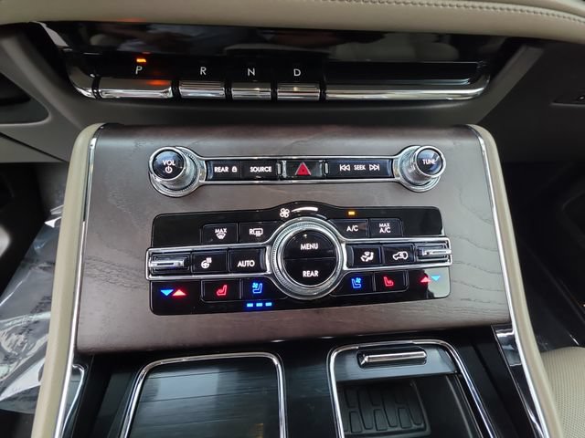 Used 2023 Lincoln Aviator Reserve w/ Equipment Group 201A AWD/4WD image 23