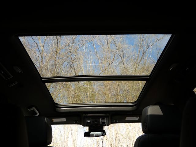 Used 2024 Chevrolet Tahoe Z71 w/ Off-Road Capability Package image 28