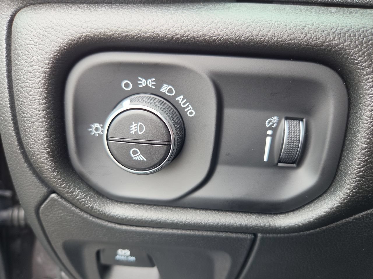 New 2026 RAM 1500 Express AWD/4WD image 31