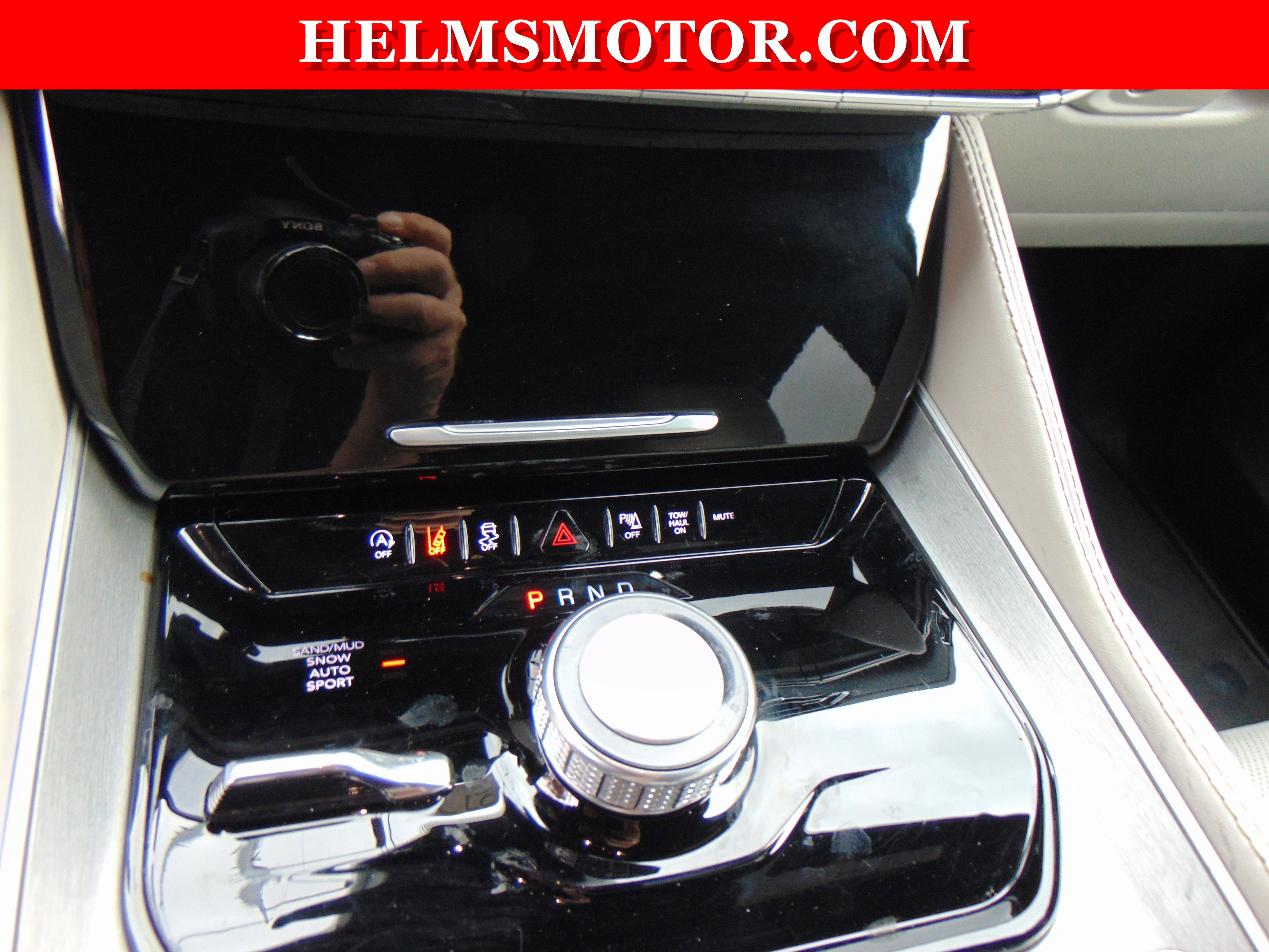 Certified 2025 Jeep Wagoneer 4WD image 30