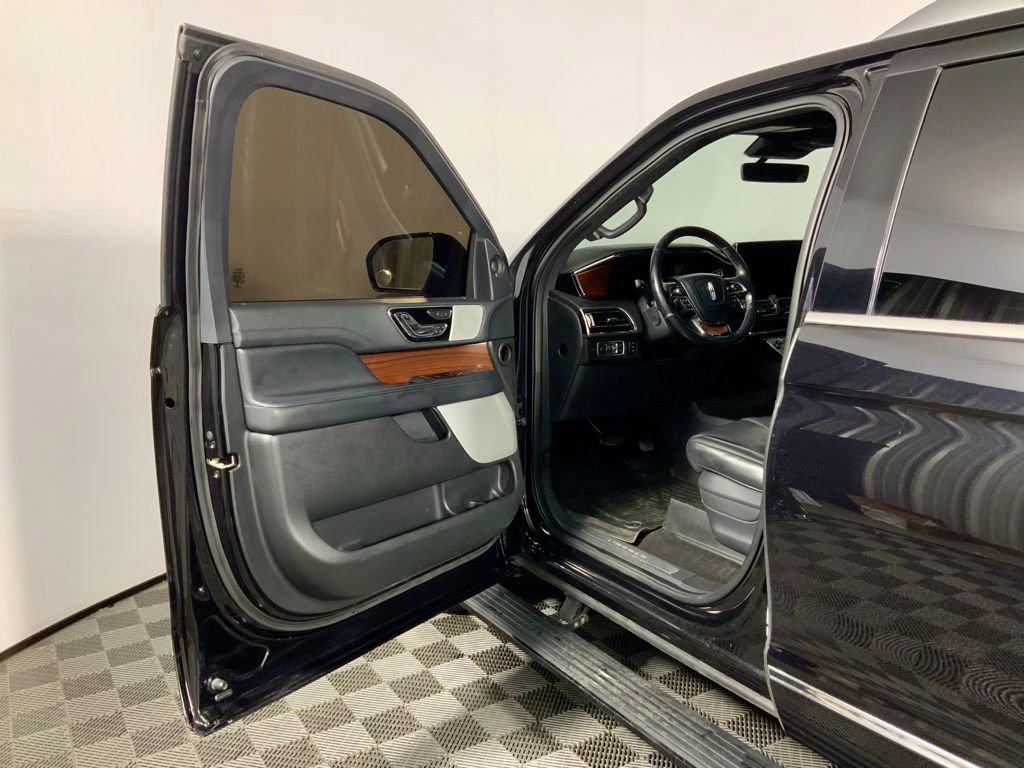 Used 2022 Lincoln Navigator Reserve image 20