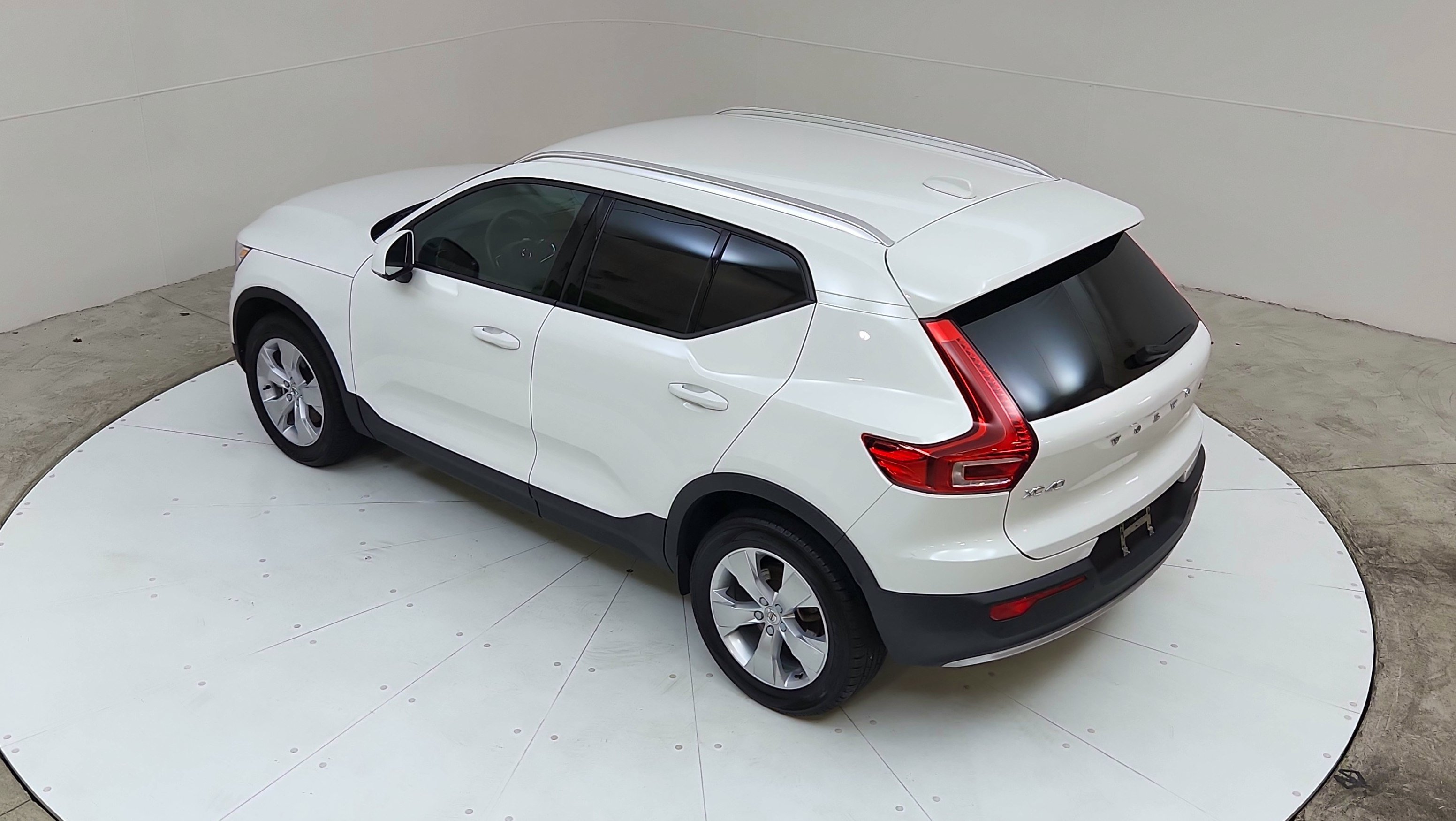 Used 2020 Volvo XC40 T4 Momentum FWD image 15