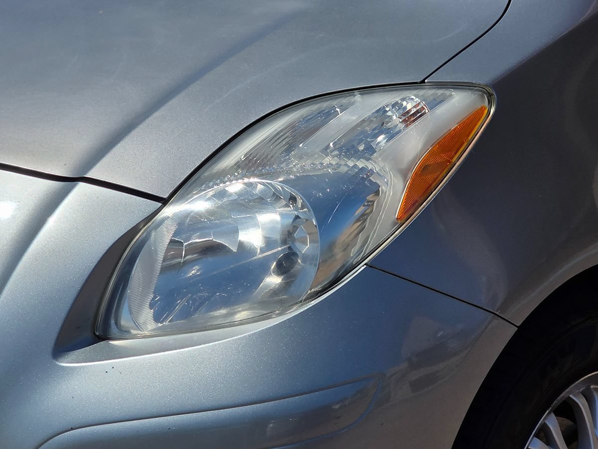 Used 2010 Toyota Yaris 4-Door Hatchback FWD image 6