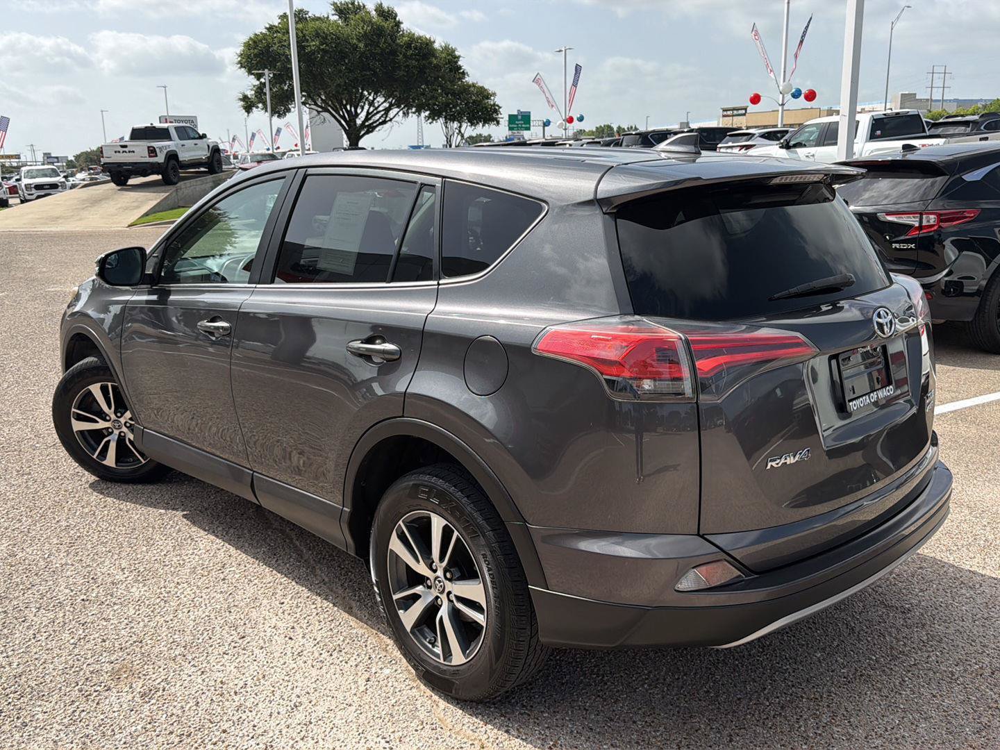 Used 2018 Toyota RAV4 XLE AWD/4WD image 5