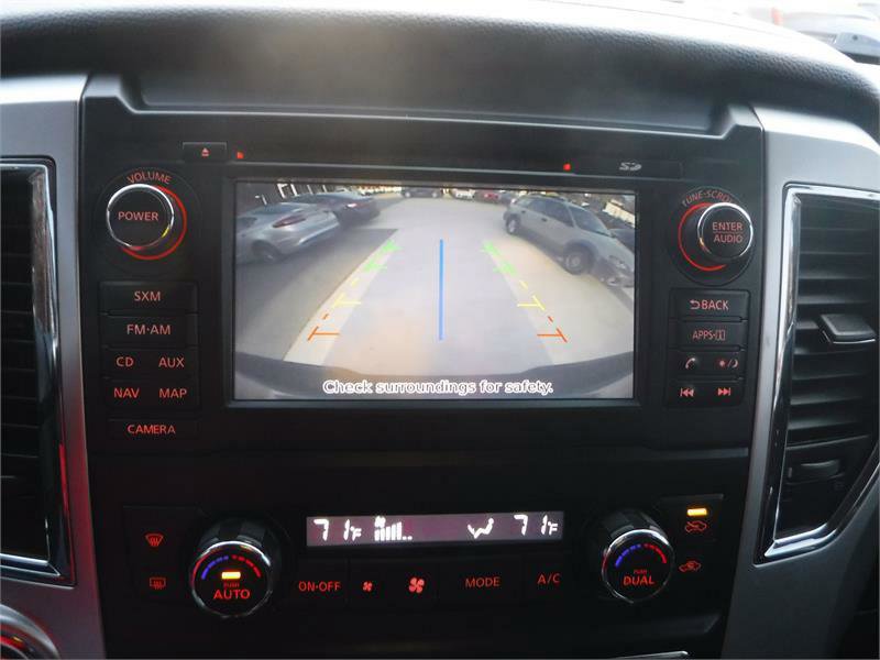 Used 2018 Nissan Titan SV w/ SV Convenience Package image 9
