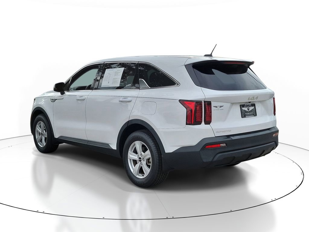 Used 2023 Kia Sorento LX FWD image 6