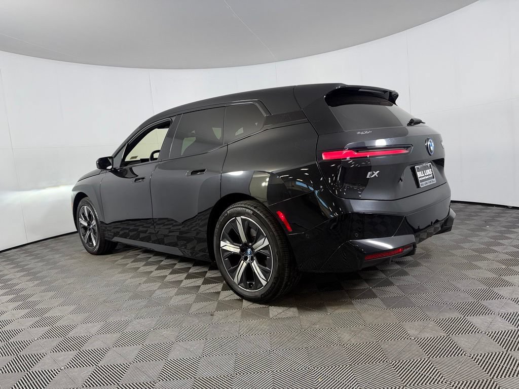 Used 2023 BMW iX xDrive50 w/ Sport Package AWD/4WD image 9