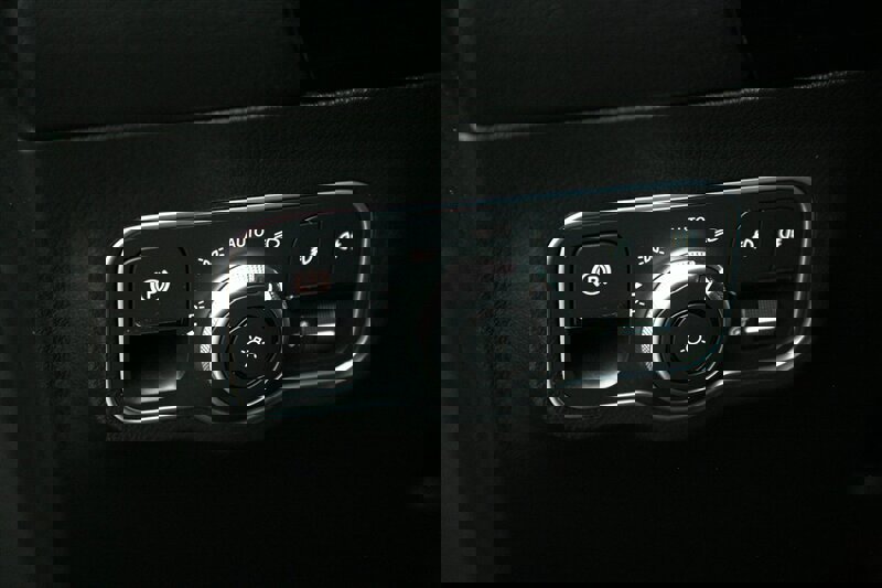 Used 2021 Mercedes-Benz GLA 250 4MATIC w/ Premium Package image 11