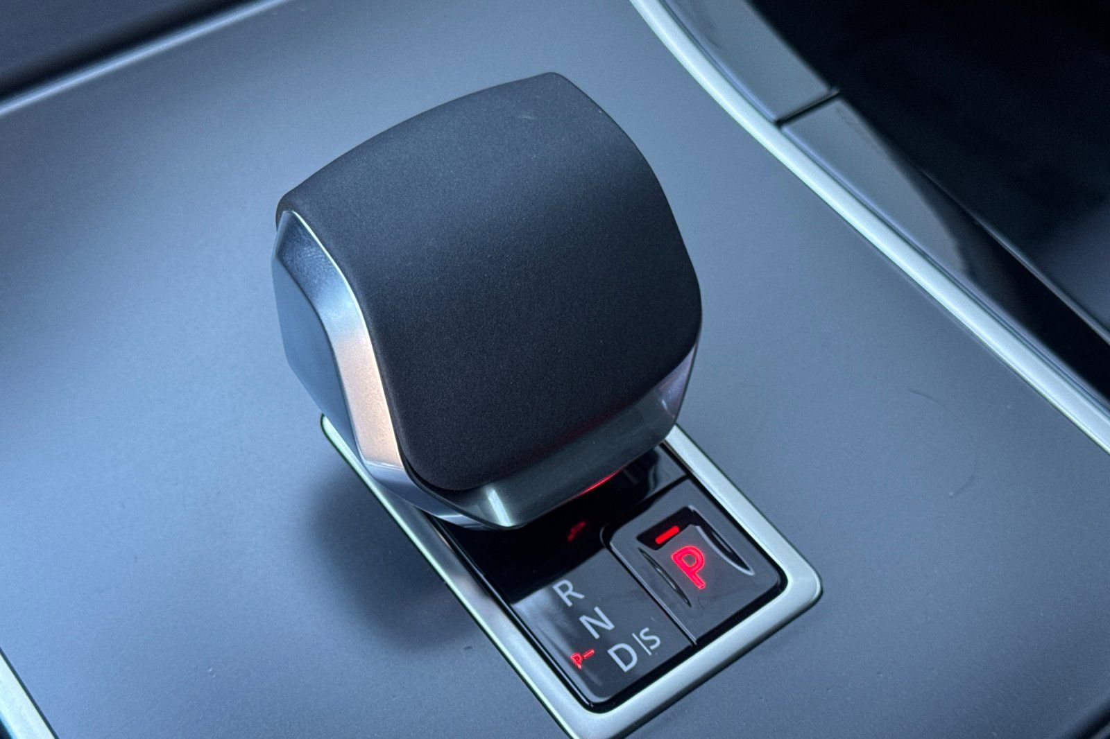 Used 2026 Land Rover Range Rover Velar S image 25