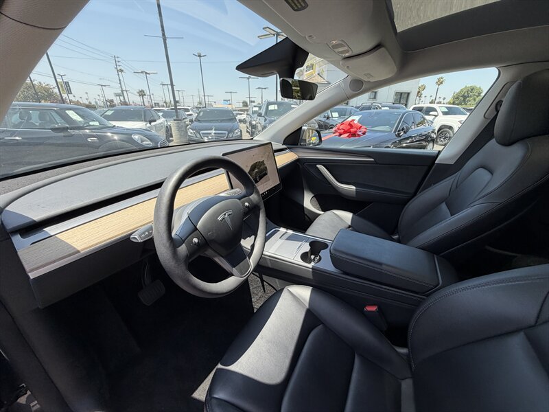 Used 2022 Tesla Model Y Long Range AWD/4WD image 10