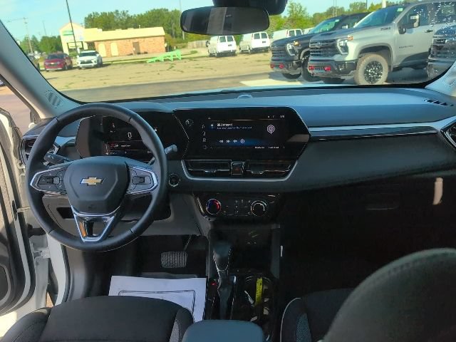 Used 2025 Chevrolet TrailBlazer LT w/ LT Cold Weather Package FWD image 35