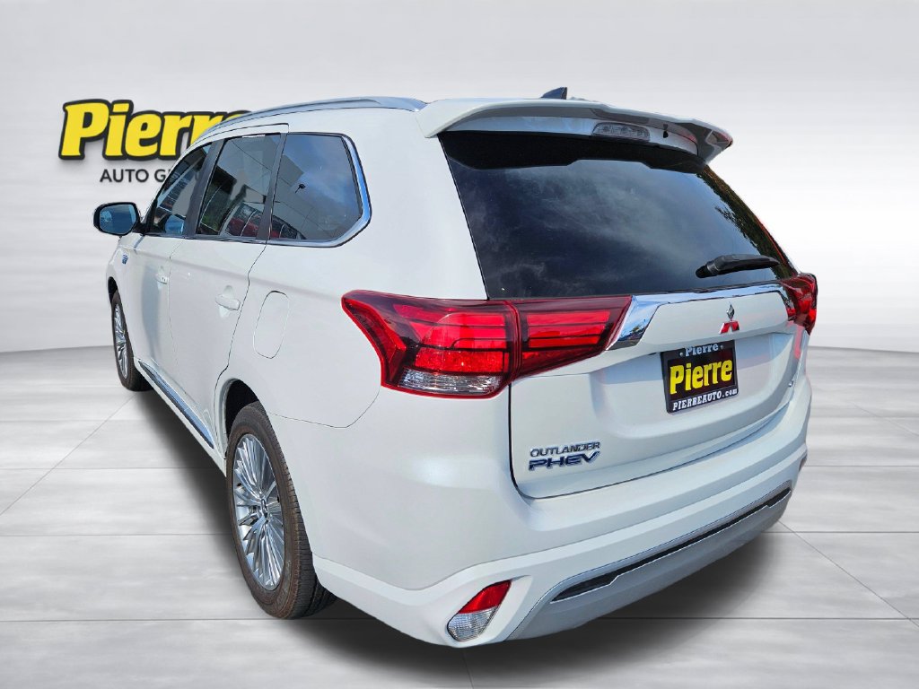 Used 2021 Mitsubishi Outlander 4WD Plug-In Hybrid image 3