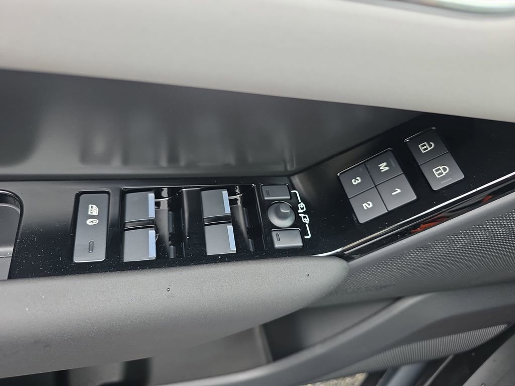 New 2026 Land Rover Range Rover Velar S image 30