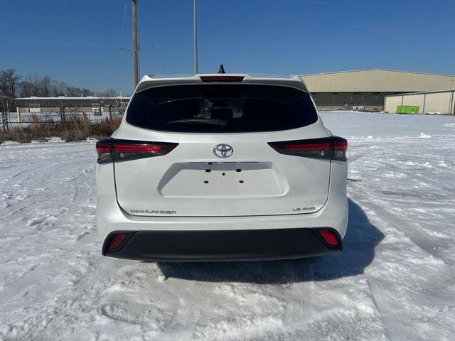 Certified 2024 Toyota Highlander LE image 11