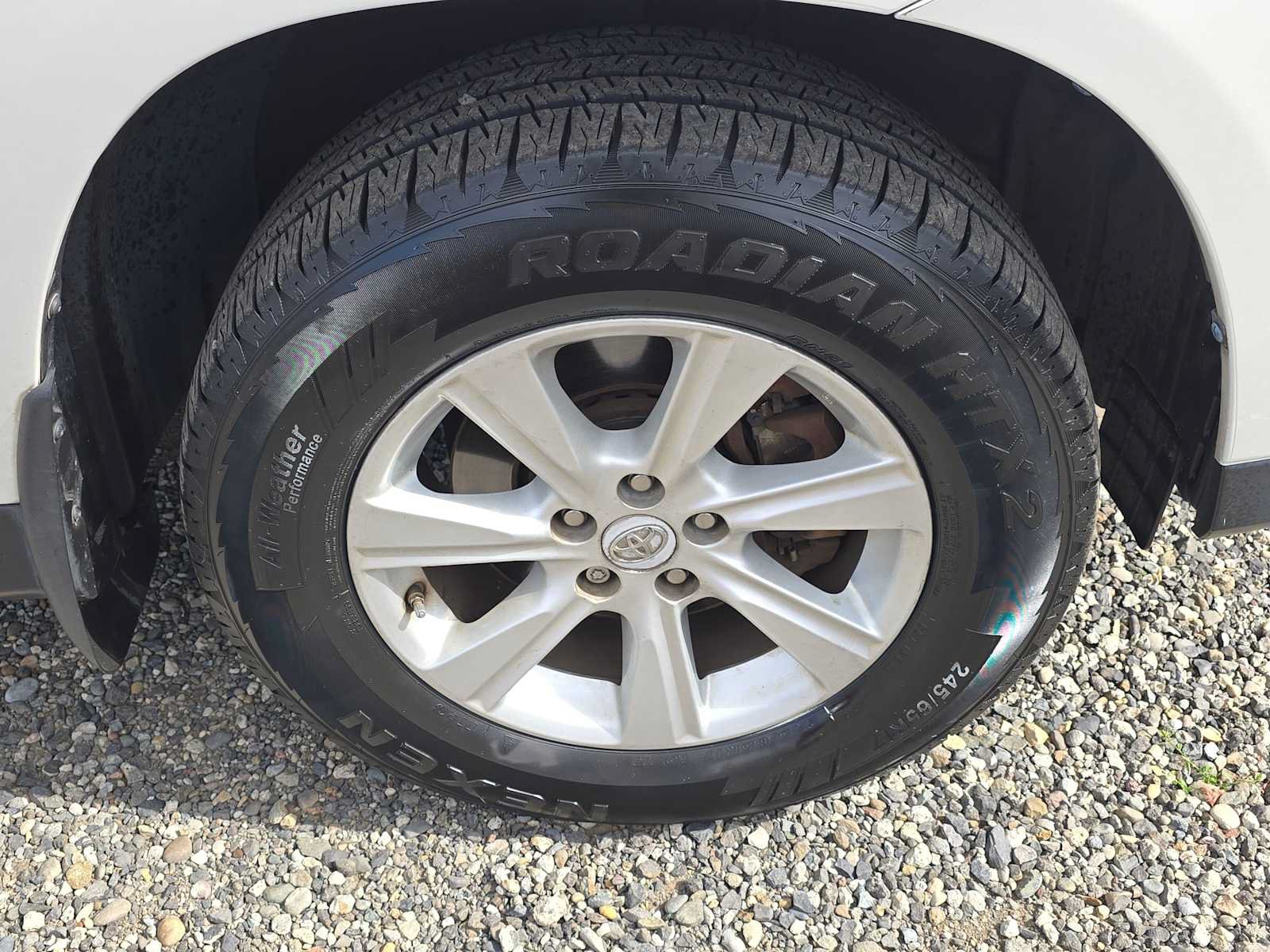 Used 2012 Toyota Highlander SE w/ Tow Pkg AWD/4WD image 9