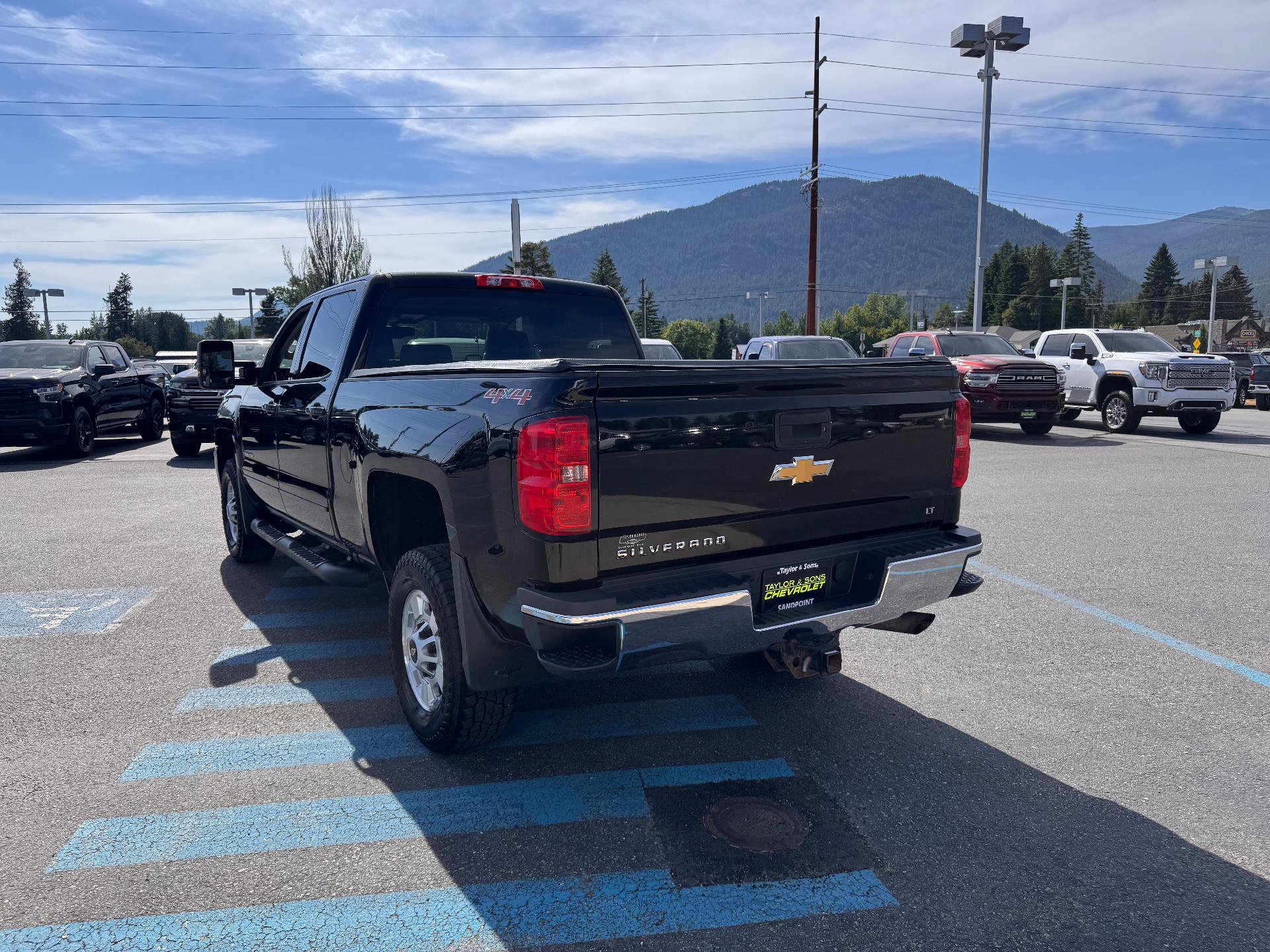 Used 2017 Chevrolet Silverado 2500 LT w/ LT Convenience Package AWD/4WD image 5