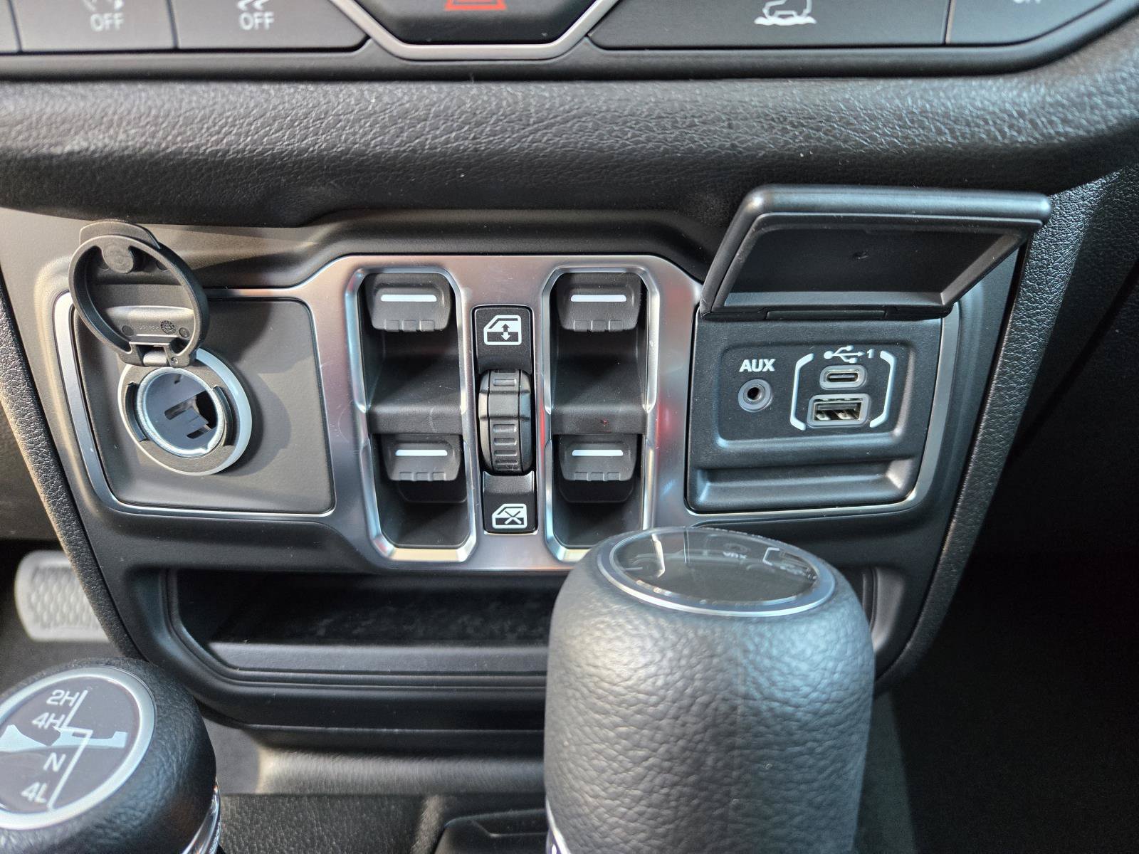 New 2026 Jeep Gladiator Sport AWD/4WD image 15