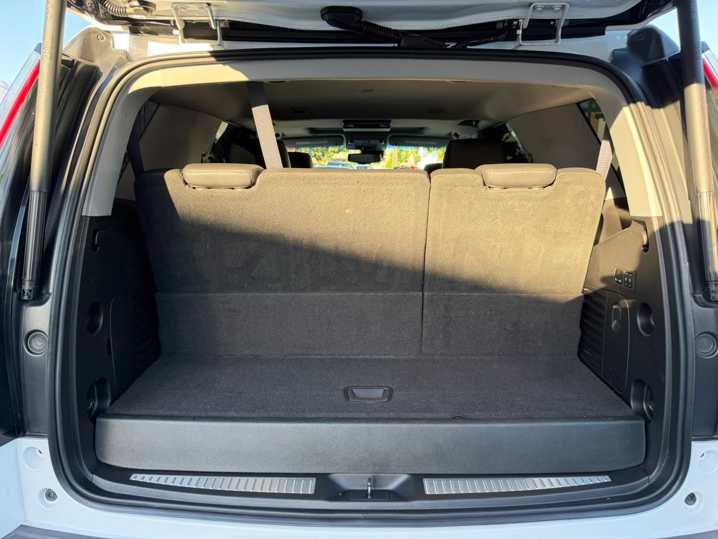 Used 2016 Cadillac Escalade Premium RWD image 16