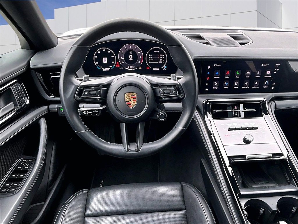 Used 2025 Porsche Panamera image 13