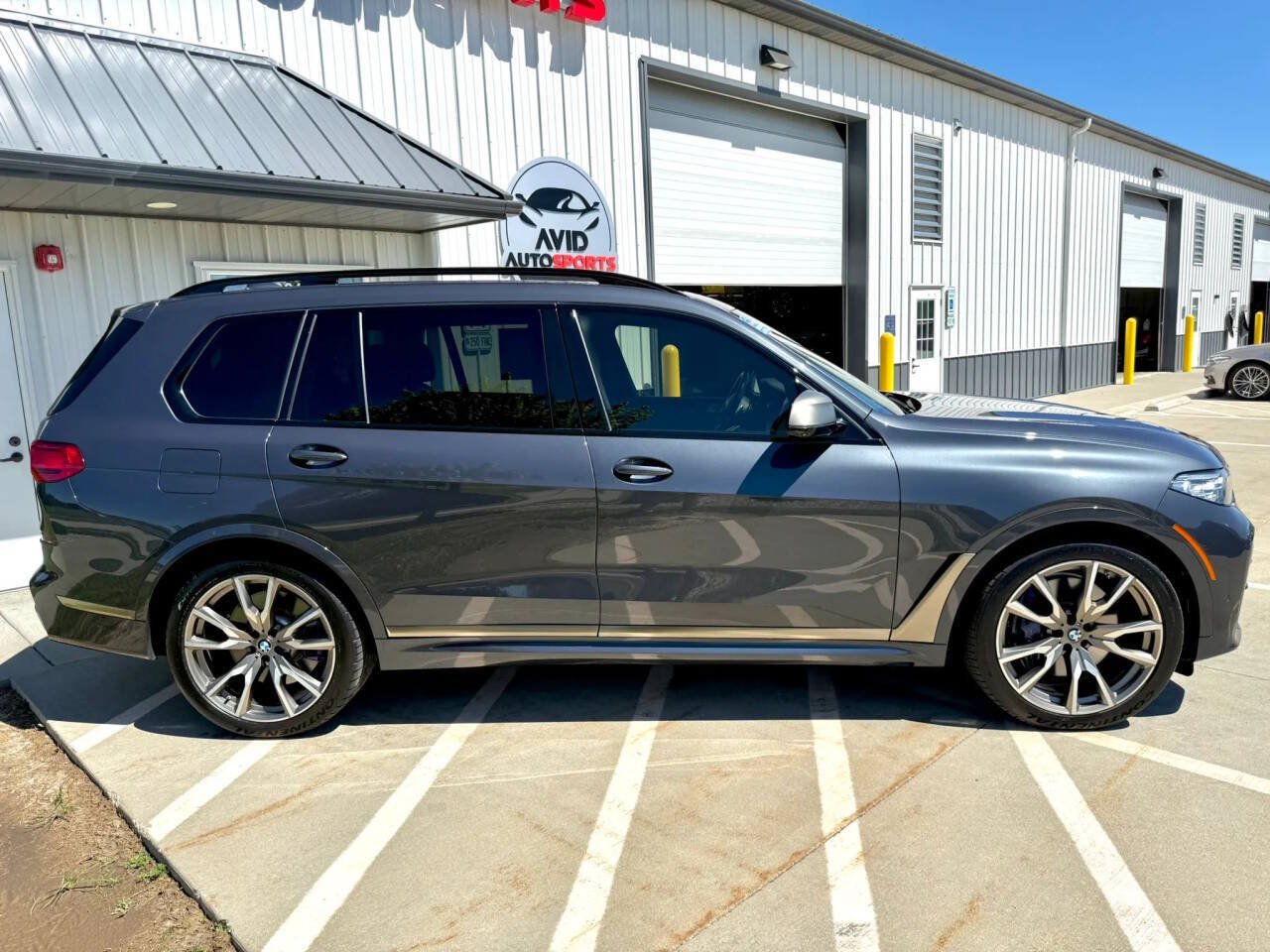 Used 2021 BMW X7 M50i w/ Dynamic Handling Package AWD/4WD image 9