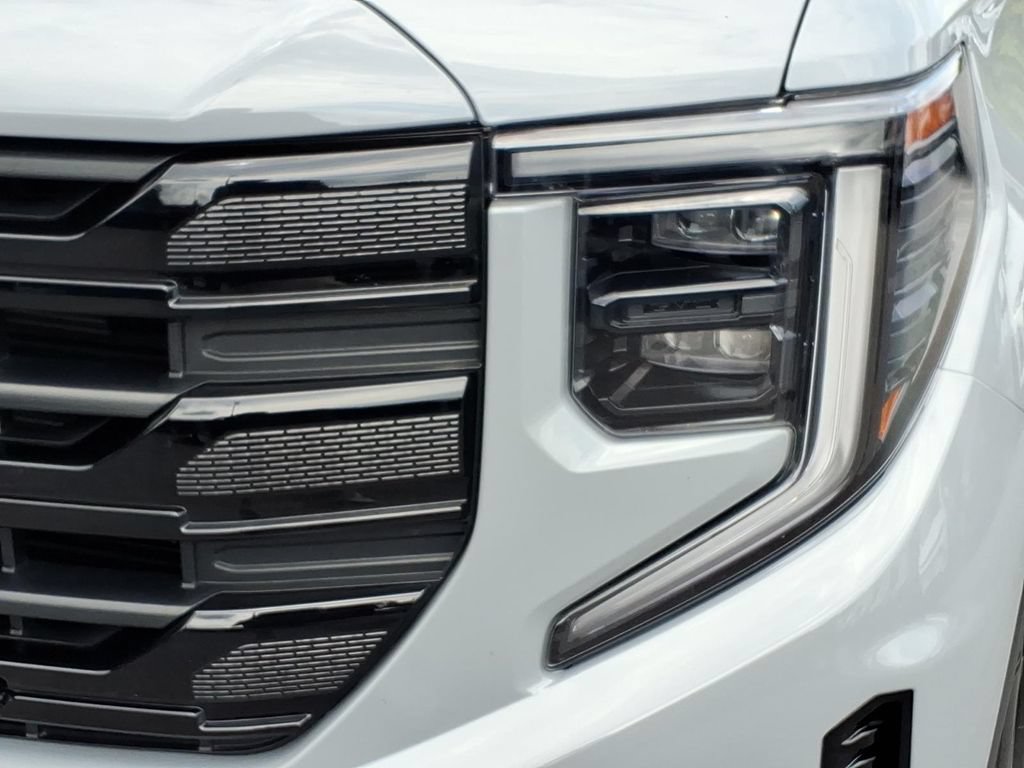 Certified 2024 GMC Sierra 1500 Elevation w/ LPO, Elevation Black Package AWD/4WD image 7