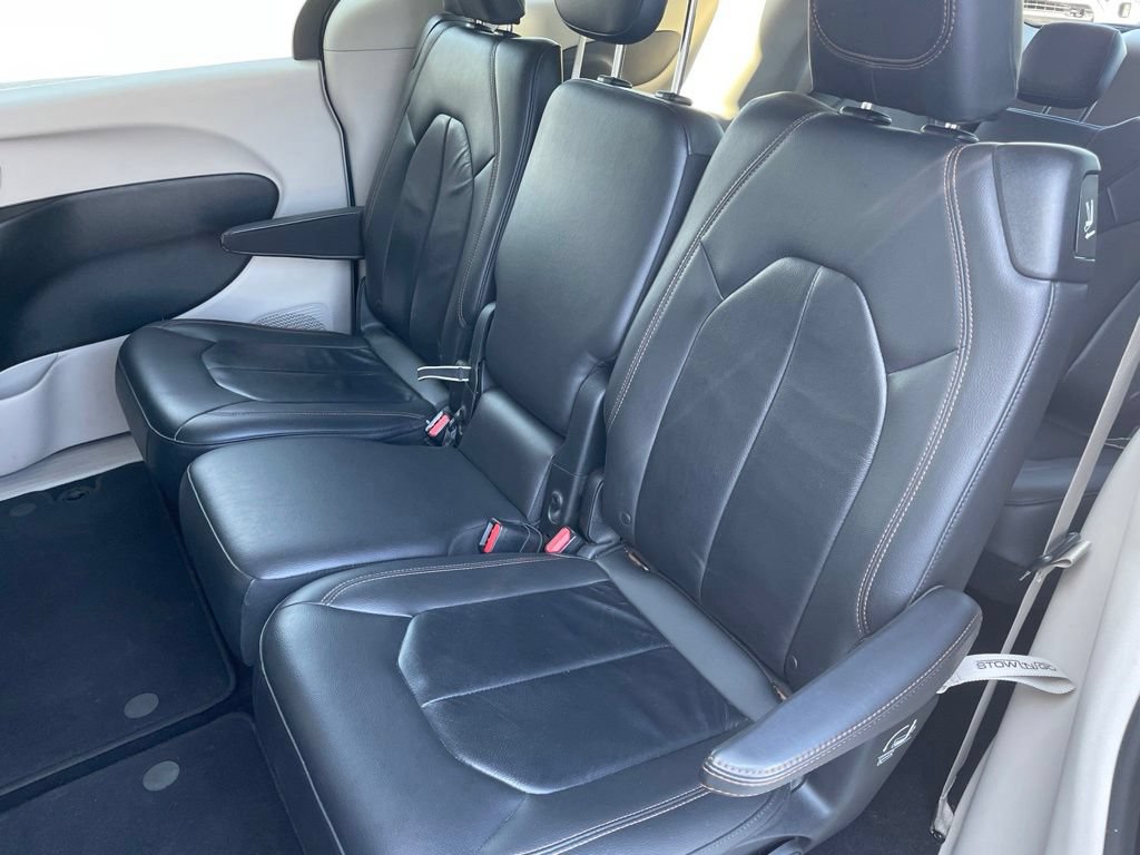 Used 2017 Chrysler Pacifica Touring-L FWD image 26