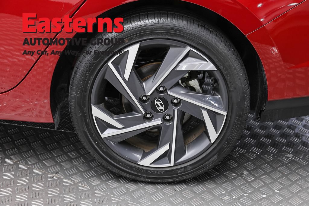 Used 2025 Hyundai Elantra SEL FWD image 9