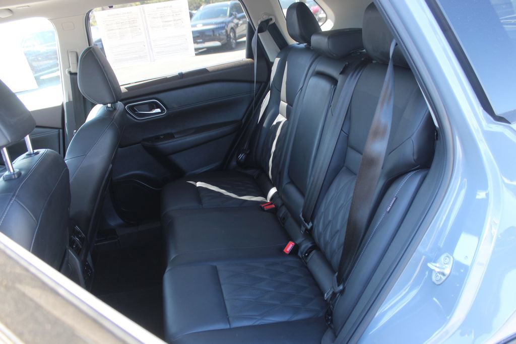 Used 2023 Nissan Rogue Platinum w/ Platinum Premium Package FWD image 16