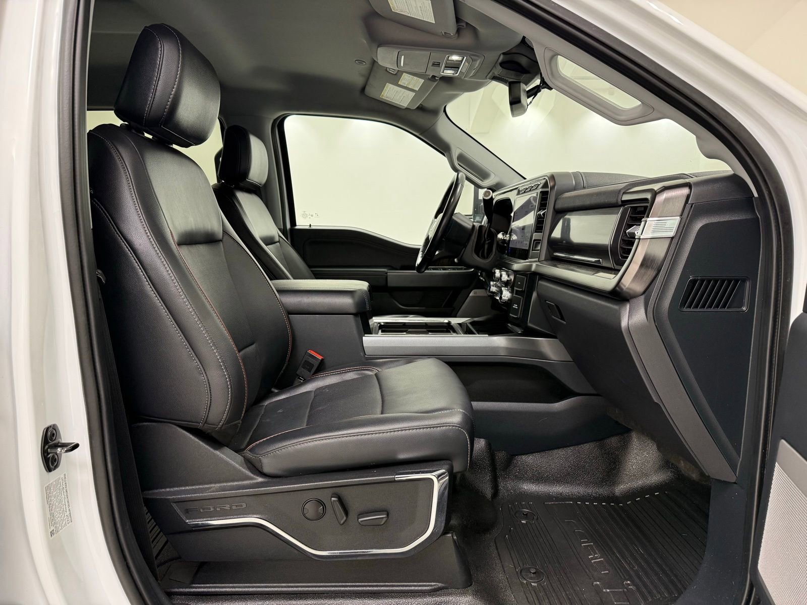 Used 2023 Ford F250 Lariat w/ FX4 Off-Road Package image 33