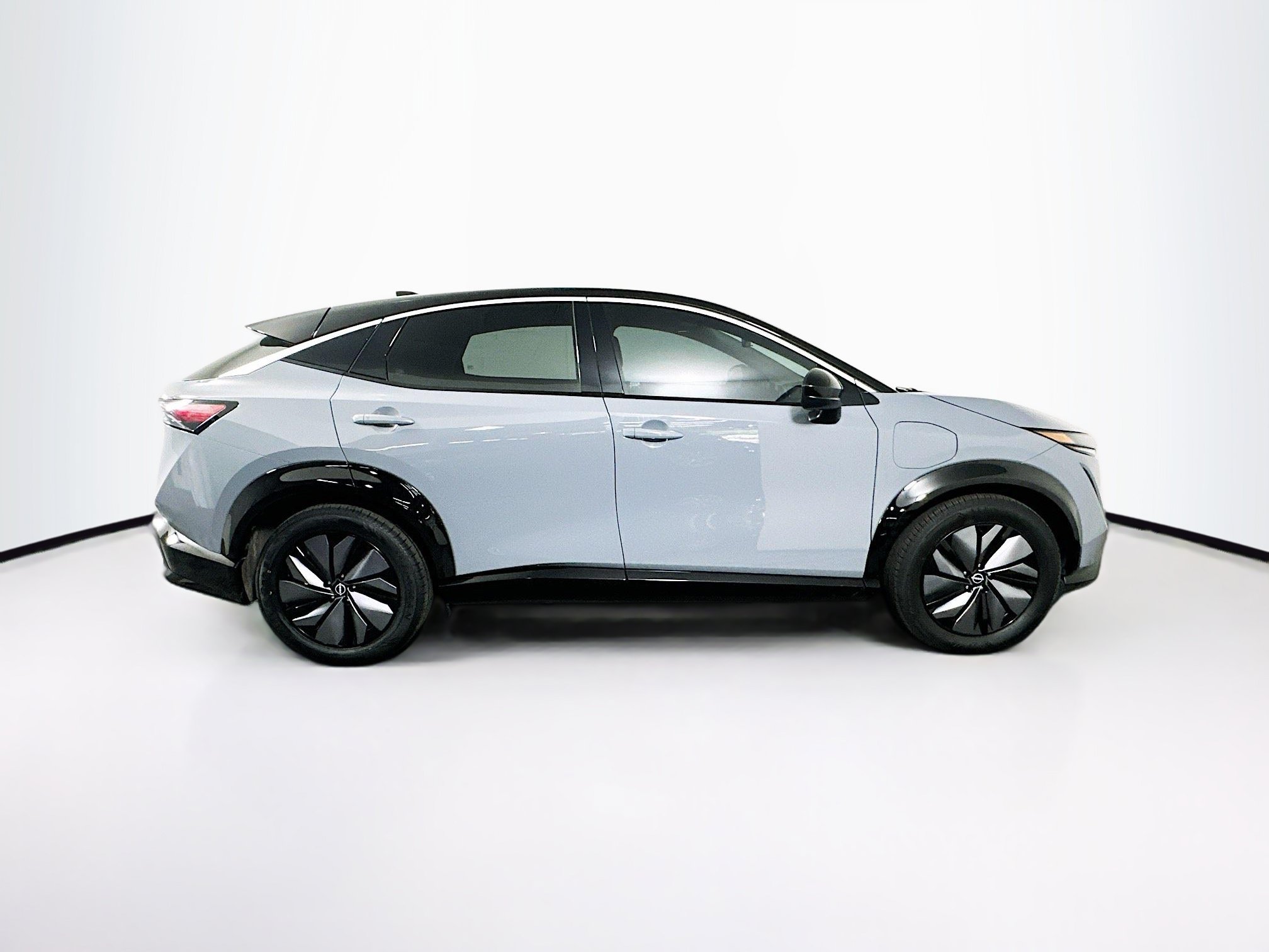 Used 2023 Nissan Ariya FWD image 10