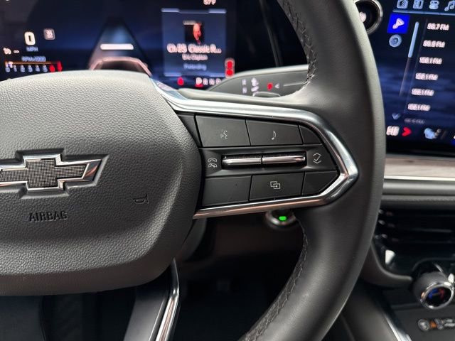 Used 2025 Chevrolet Suburban Z71 image 25