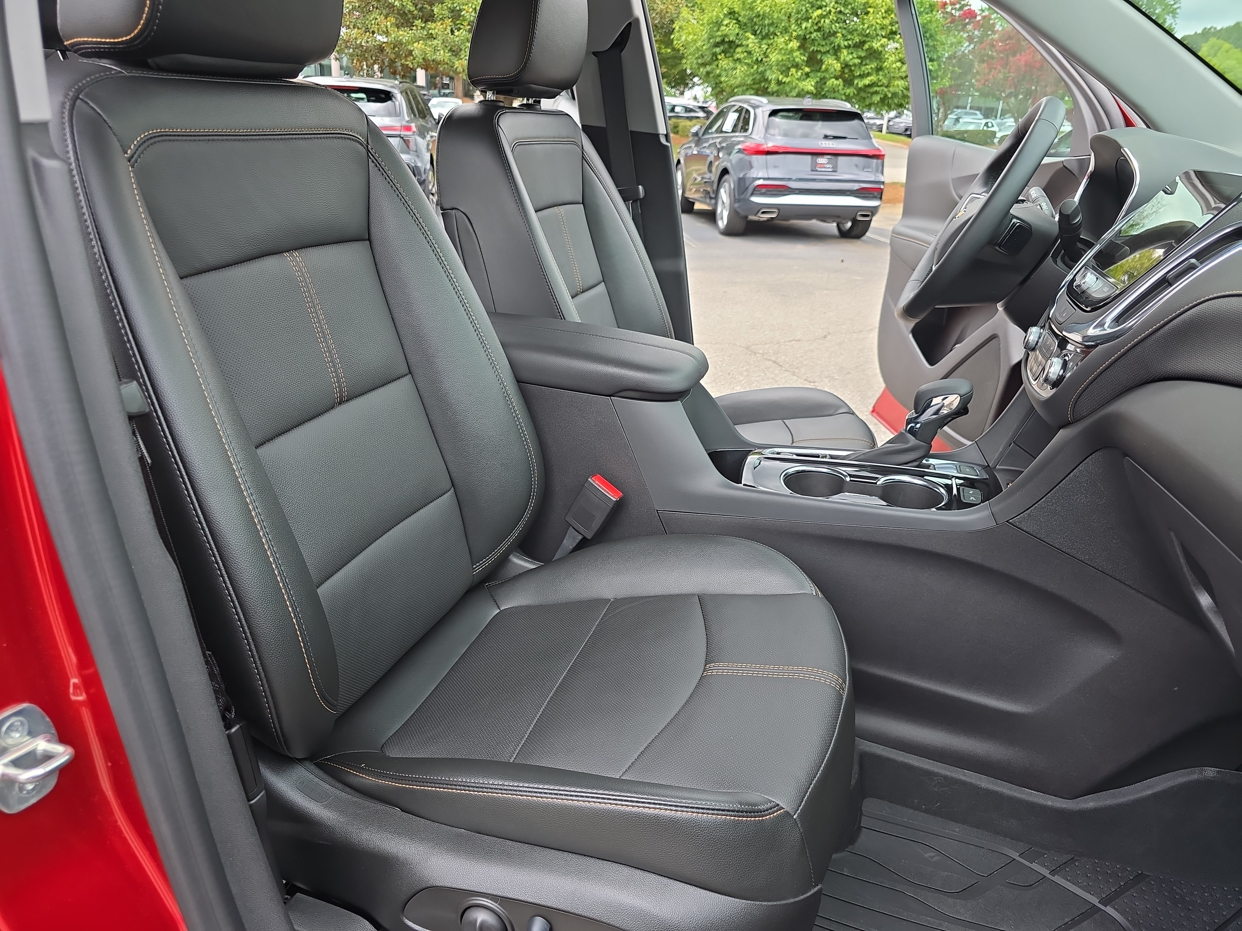 Used 2024 Chevrolet Equinox Premier AWD/4WD image 10