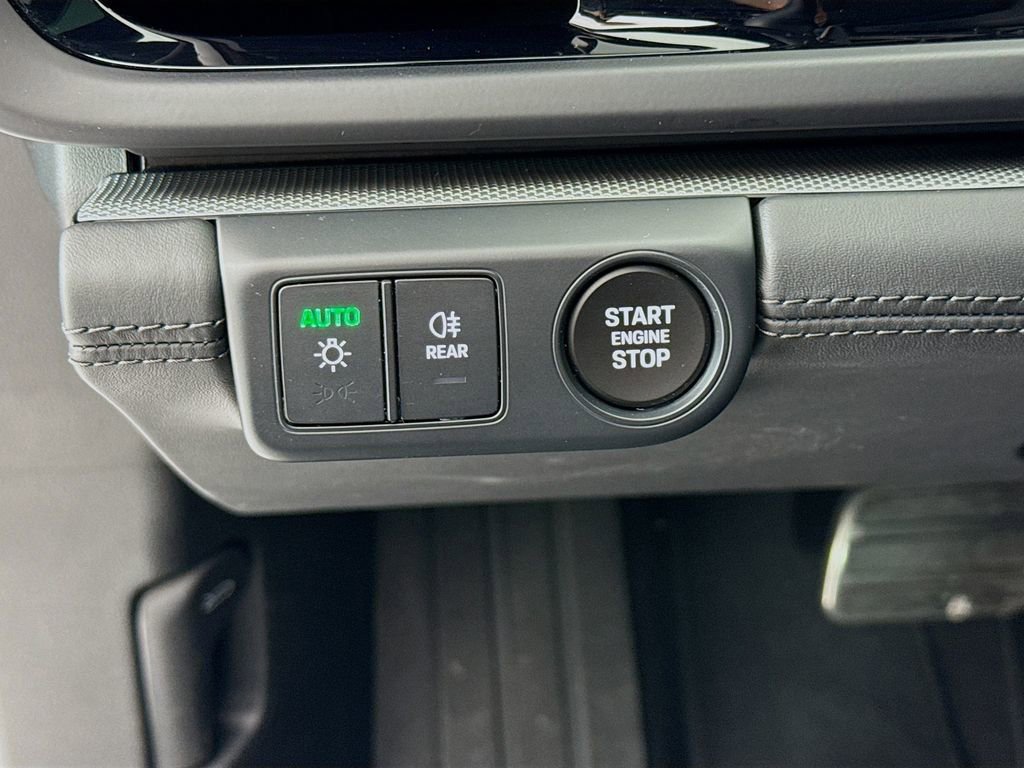 Certified 2025 Porsche Panamera 4 image 15