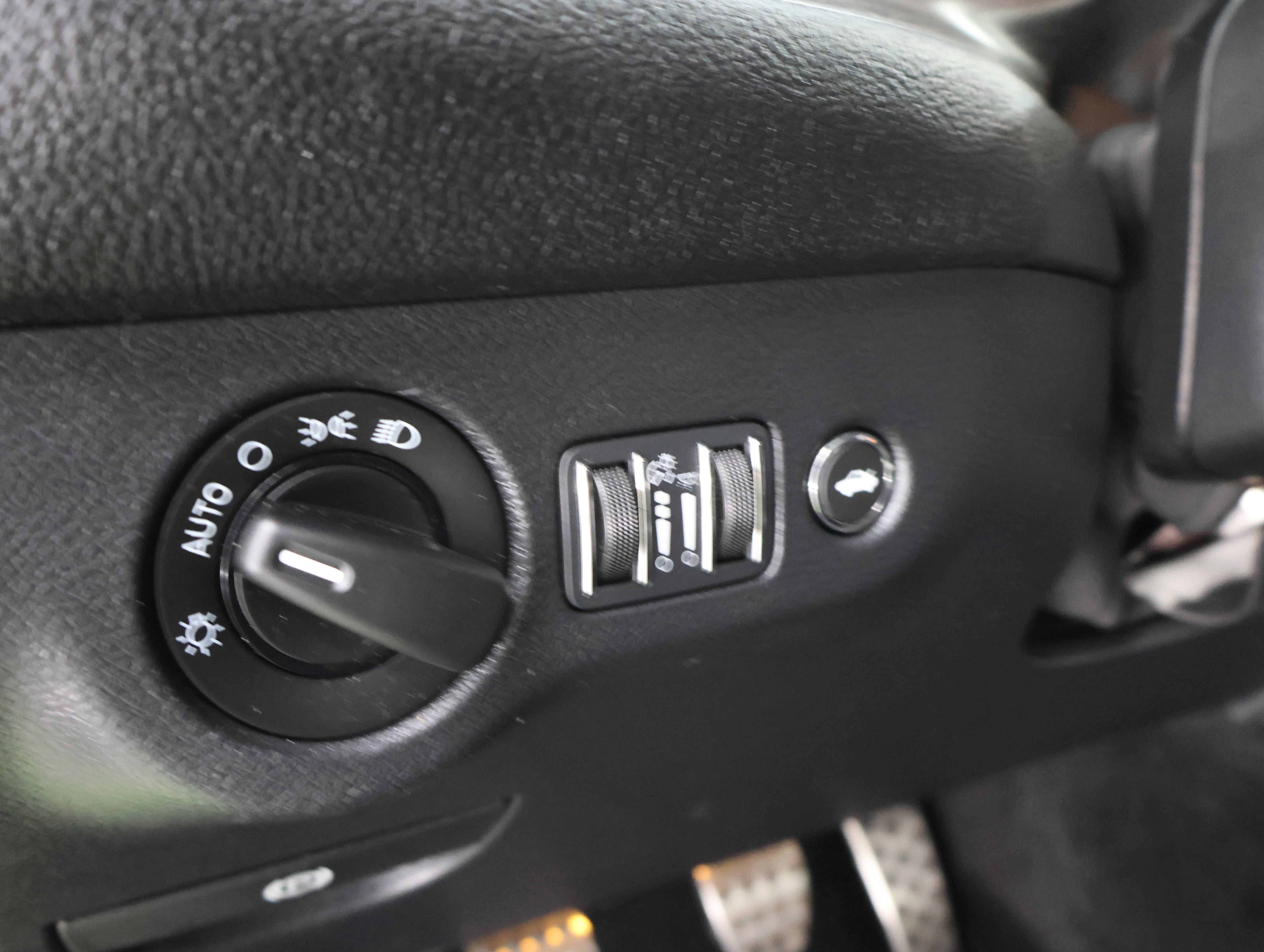 Used 2015 Dodge Challenger SRT Hellcat image 35